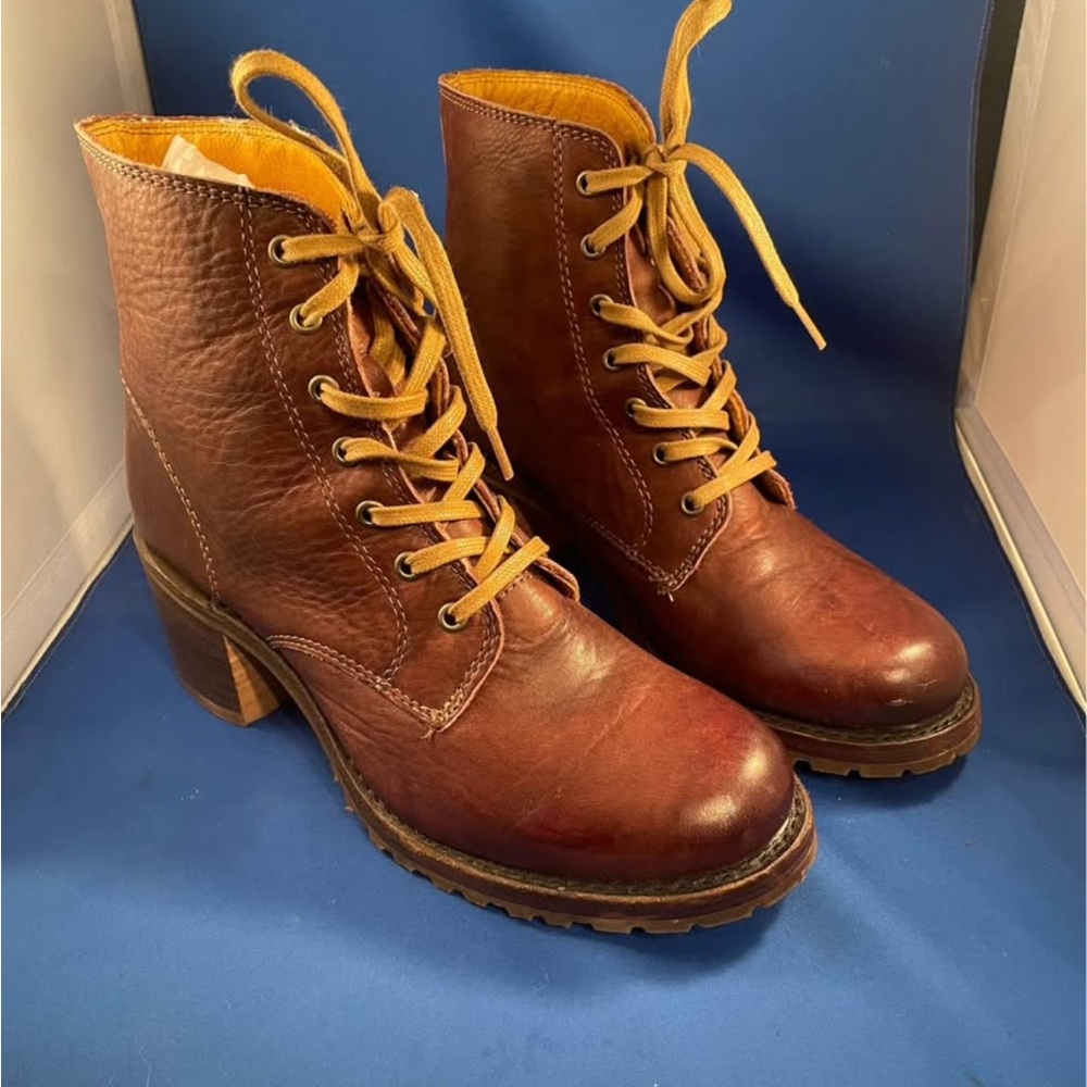 Frye Sabrina Brown Leather Lace-Up Boots 8.5